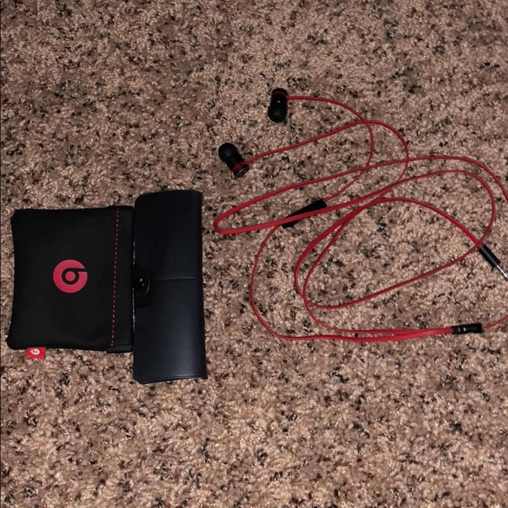 Beat earphones